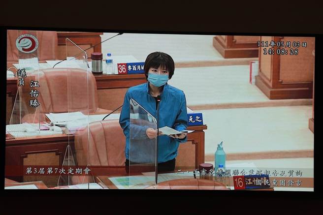 國民黨發言人、新北市議員江怡臻表示，是否能販售快篩試劑是由中央核准，不要「刻意甩鍋新北市」進行政治操作，企圖轉移民眾怒火。（江怡臻提供）