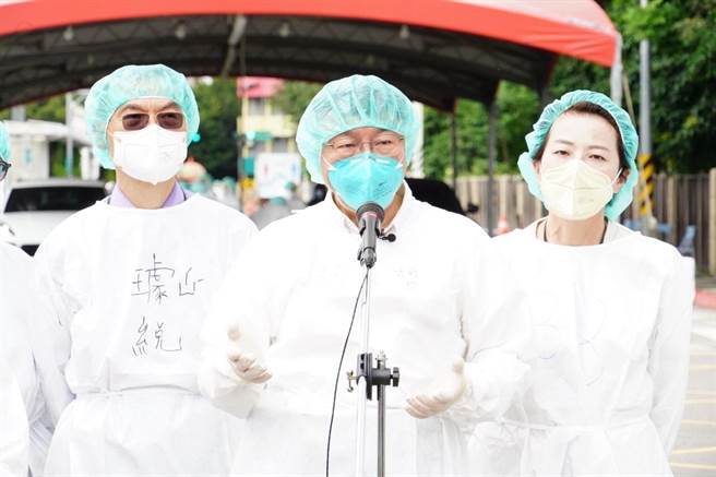 台北市長柯文哲今前往視察北士科快篩陽車來速篩檢站。（黃婉婷攝）