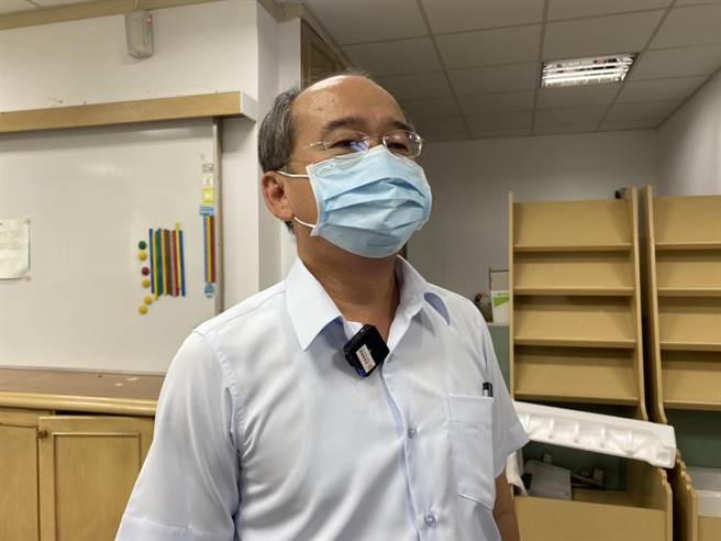 面對農友陳抗與訴求，光豐農會總幹事張明發強調，農會均依法行政辦理，絕無黑箱作業。（羅亦晽攝） 