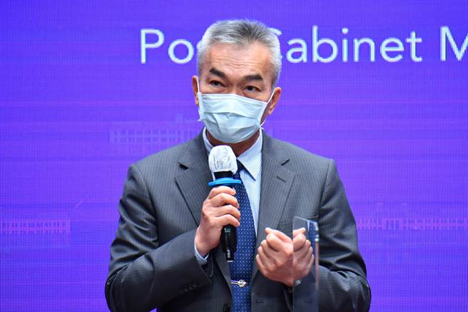 國防部次長李宗孝今天表示，國防部已經同意調派250人，支援北北基桃1922防疫專線接聽工作。（行政院提供）