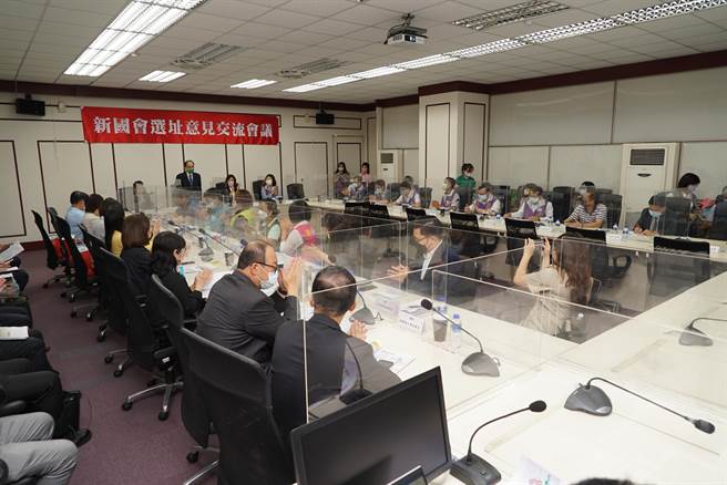 王惠美表示，国内政治经济偏重南北两大都会区，造成人口过度集中，彰化位于台湾中心，交通便利、气候宜人，绝对有利于台湾整体发展均衡。(吴建辉摄)