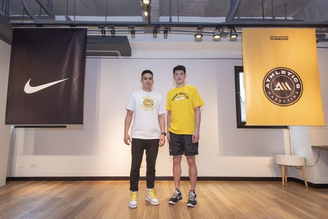 林庭谦(右)跟陈盈骏今天召开返台记者会。(启程国际运动行销提供)