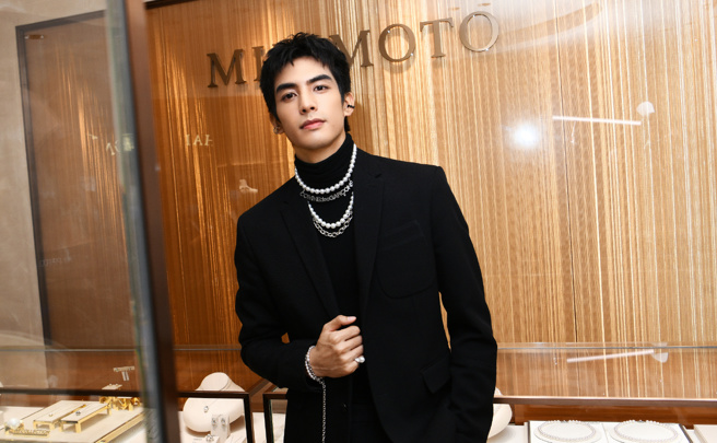 男星宋威龙传和所属经纪公司闹翻。（图／微博）