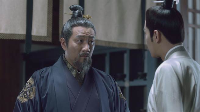 胡军在《悍刀行》中为子耍狠飙演技。（中视提供）