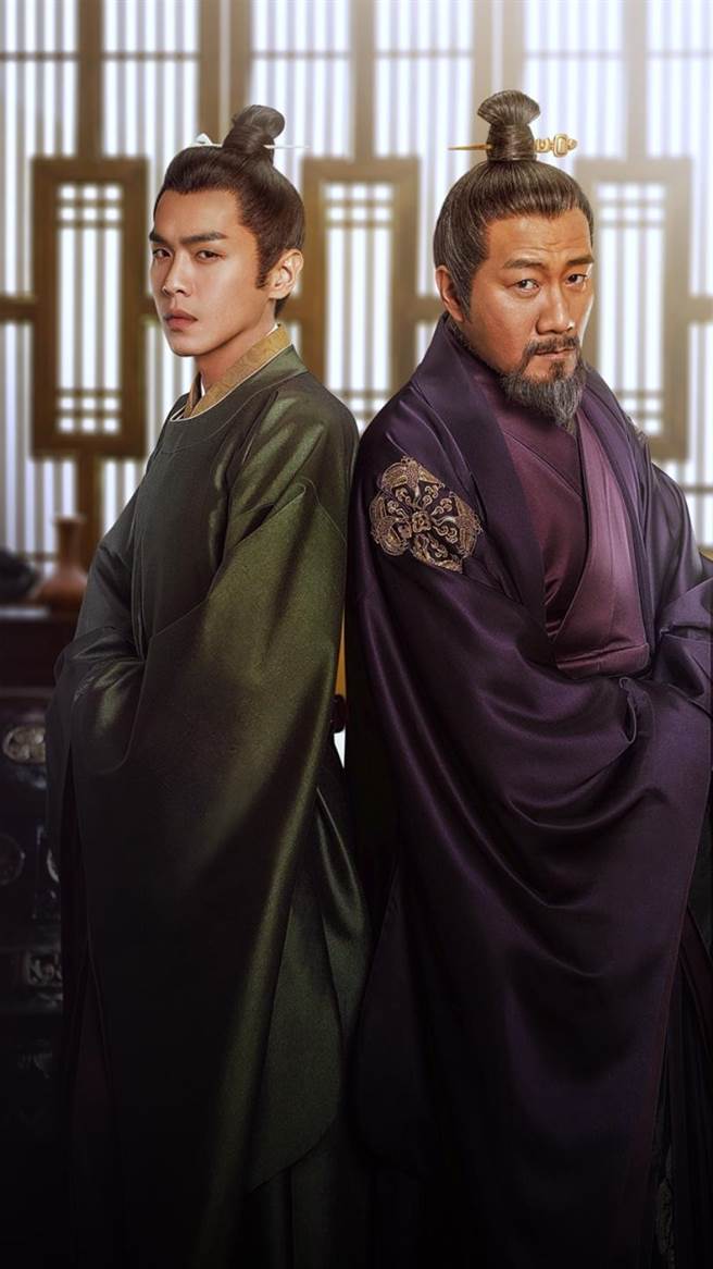 胡军（左起）、和张若昀在剧中饰演父子。（中视提供）