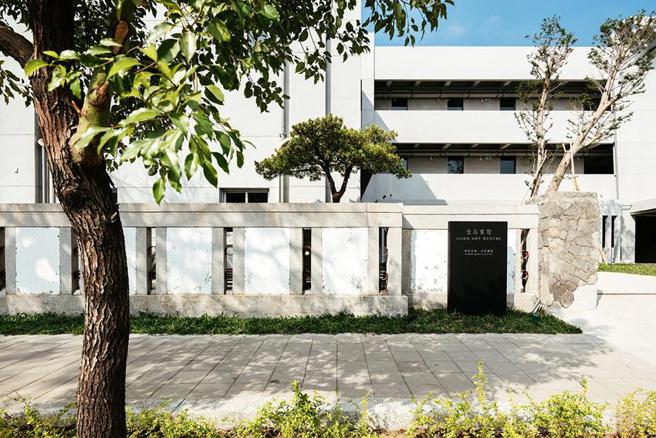 （晶英国际行馆携手金马宾馆当代美术馆推出《细品山海｜全新下午茶专案》，邀请旅人走访艺术秘境，在「山林」绿意环绕中感受空间光影变化带来的心灵飨宴。图／晶英国际行馆）