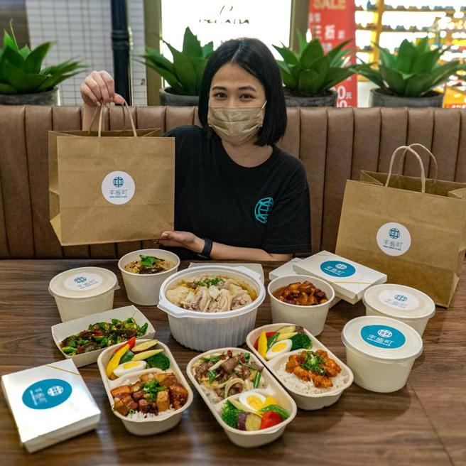 （丰盛町推出适合三～四人享用的外带组合餐抢客。图／业者提供）