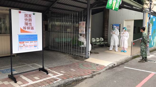 台中榮嘉義分院開設「防疫特別門診」，讓居家快篩陽性或有發燒、呼吸道症狀民眾，到院後能快速就醫、進行PCR檢驗。（台中榮總嘉義分院提供∕呂妍庭嘉義傳真）