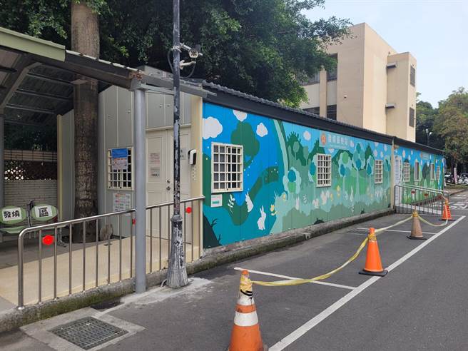 嘉榮「防疫特別門診」所在地，最早是SARS期間的負壓篩檢站，去年因應疫情升級成「發燒篩檢站3.0」版。（台中榮總嘉義分院提供∕呂妍庭嘉義傳真）