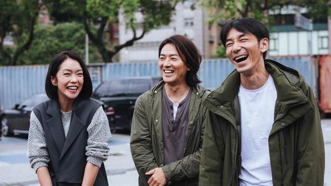 李李仁(右起)、郑伊健、李霈瑜合作愉快。（百聿数码提供）