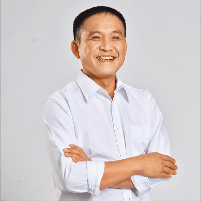 民進黨嘉義縣黨部4月29日開協調會，決議有超額登記鄉鎮市參選人簽署「不違紀參選承諾書」，登記參選太保市長的戴光宗當天就完成簽署。（摘自戴光宗臉書／呂妍庭嘉義傳真）