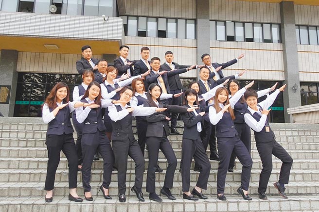 坚持诚实服务、加上联卖及科技工具辅助，永庆不动产台中文心大庆加盟店首季业绩破3000万。（永庆房产集团提供）