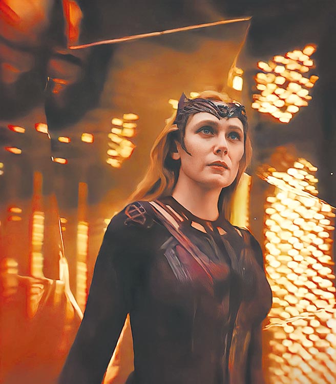 伊莉莎白欧森努力学习表演，摆脱双胞胎姊姊的光环。（摘自IMDb ）