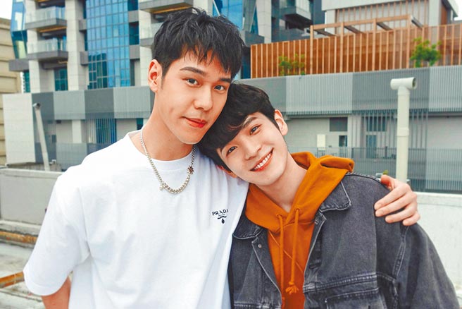 周予天（左）、张丰豪差了12公分，是最萌身高差CP。（结果娱乐提供）