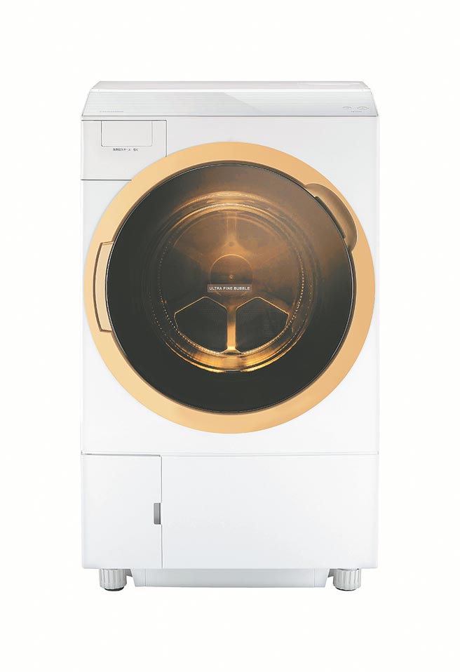 全国电子的TOSHIBA 11KG洗脱烘滚筒洗衣机，原价6万6900元，特价5万6900元，登录送星巴克饮料券，享洗衣机满额礼以及原厂好礼送。（全国电子提供）