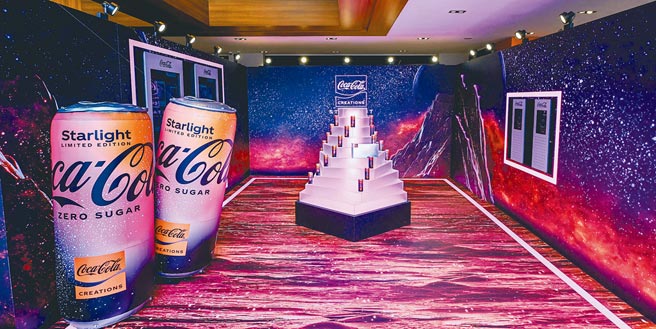 「可口可乐」星河漫步快闪店只展至31日，参与指定活动就有机会抽限量礼盒。（可口可乐提供）
