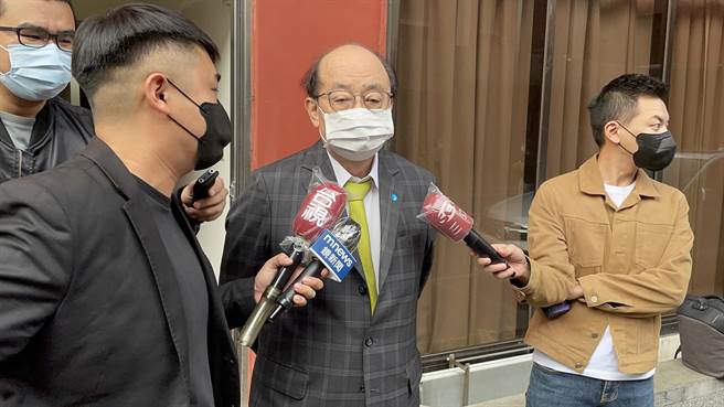 民进党团总召柯建铭说，「气氛融洽，大家都有拍手！」盼今天顺利付委审查。（叶书宏摄）