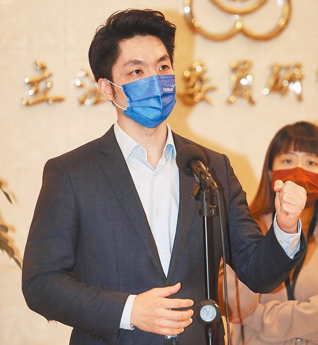 國民黨立委蔣萬安凌晨在臉書「3問」中央流行疫情指揮中心。（資料照/劉宗龍攝）