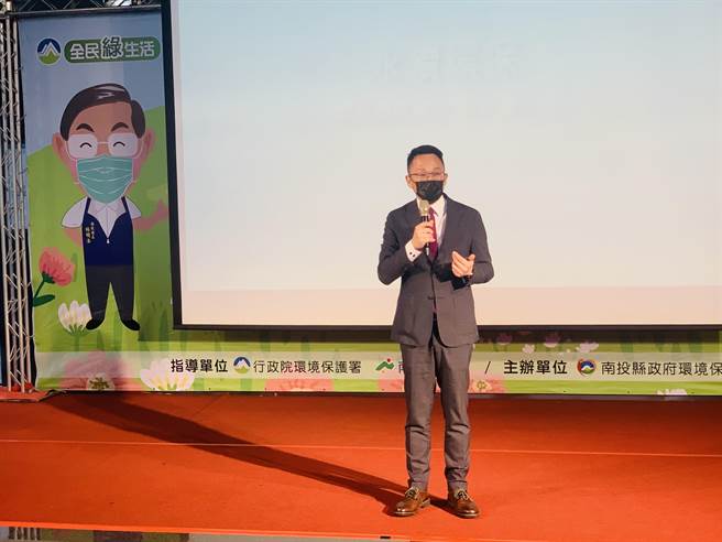 日月潭雲品溫泉酒店總經理張羽，說明雲品廚餘處理情形。（廖志晃攝）