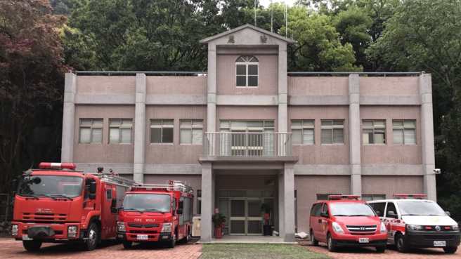 國軍谷關麗陽特戰訓練中心靶場訓練「命中輪胎」釀惡火竄燒。(戴志揚翻攝)