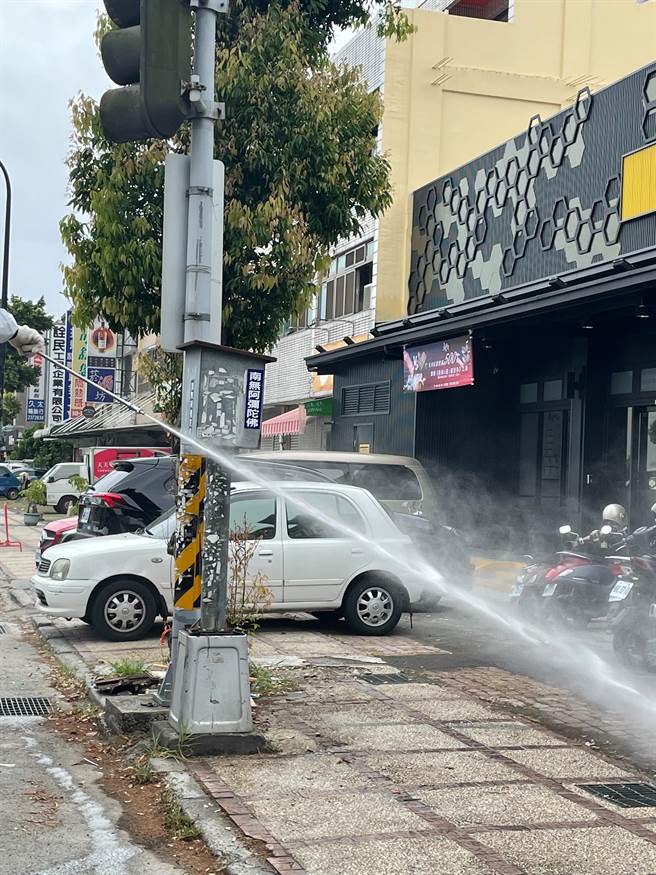 疫情升温，清洁人员加强清消。（南投县政府提供／廖志晃南投传真）