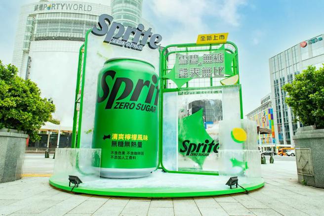 （全新「雪碧」无糖打造超吸睛大型装置，即日起至6月5日坐落于西门町6号出口旁，是亮眼的新潮打卡点。图／可口可乐公司提供）
