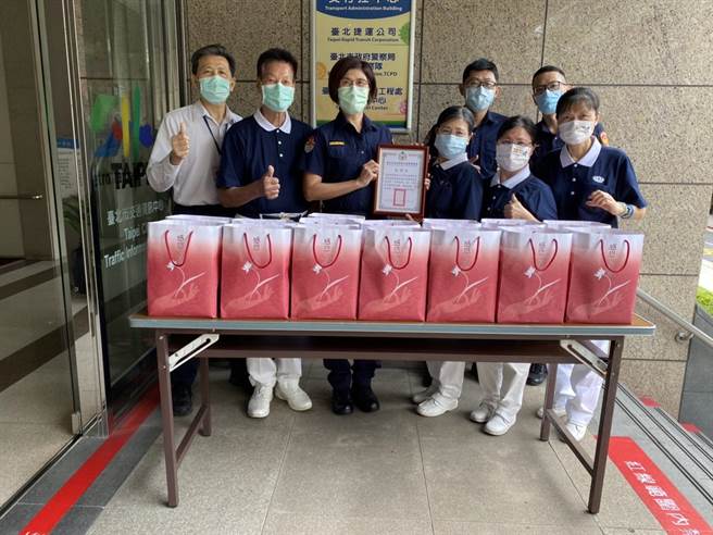 慈济基金会捐赠捷运警察队300快筛剂。（警方提供）