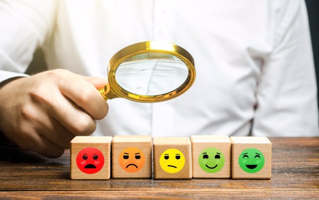 这些人善于把痛苦转成金援！专业谘商心理师带你识破金钱陷阱的「可怜臺词」。(示意图/Shutterstock)