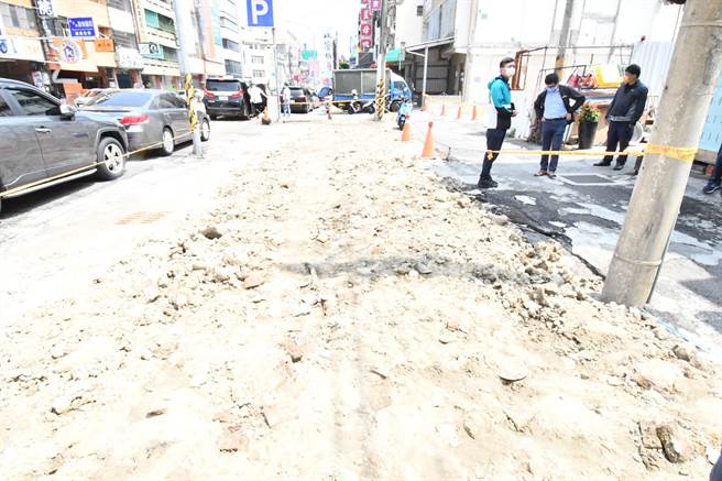 彰化市中正路二段，原是「蚵ㄚ仁」用地，短期內先作為收費停車格，預計設有小型車15席和機車19席。（ 吳敏菁攝）