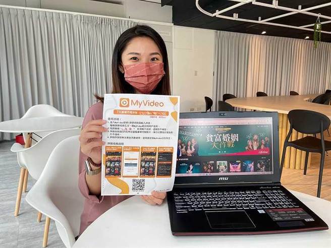 新北市居家照護關懷箱與科技廠、各大電信業者合作，提供免費快篩試劑、免費影音看到飽服務。（經發局提供）