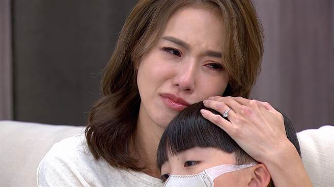 黄瑄说生活上和先生分隔两地，独自带小孩很辛苦。（三立提供）