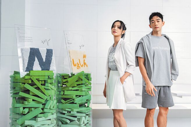 New Balance 2022 Grey Day 跨界職人特展邀來吳子霏（左）、王可元宣揚理念。（New Balance提供）