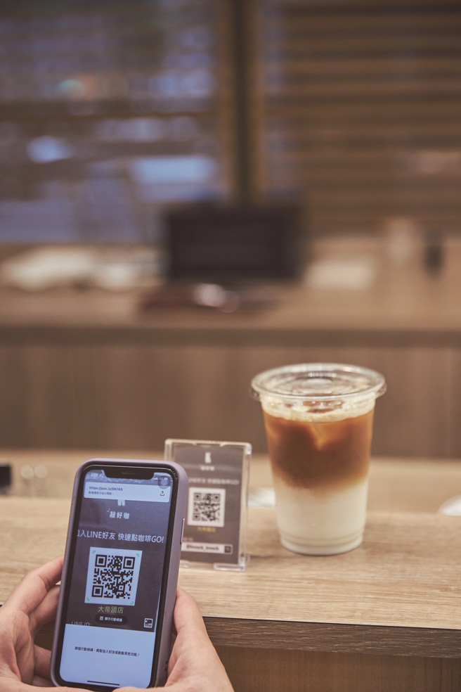 面对现代社会中琳琅满目的购物选择，消费者无不精打细算，希望以最小的支出获得所需的服务，而因此各个产业也发展出新的消费形式。（摄影／黄政达）