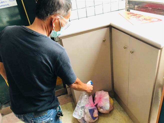 ▲基隆市环保局表示，若民眾隔离期间有实际需求，可向区公所申请垃圾清运服务。（基隆市环保局提供／张志康基隆传真）