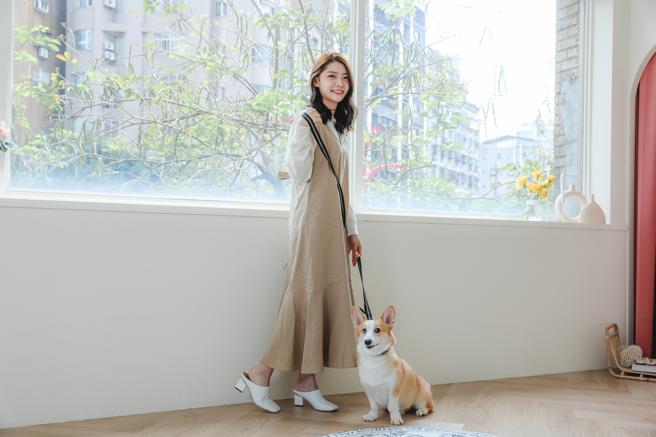 MiTCH人气服饰推荐，JOURNAL STANDARD relume 华夫格宽松长版上衣1200元、2WAY棉麻吊带连身裙3600元。（MiTCH提供）