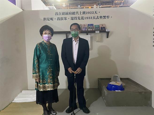前总统陈水扁、前副总统吕秀莲同框看展。（曹婷婷摄）