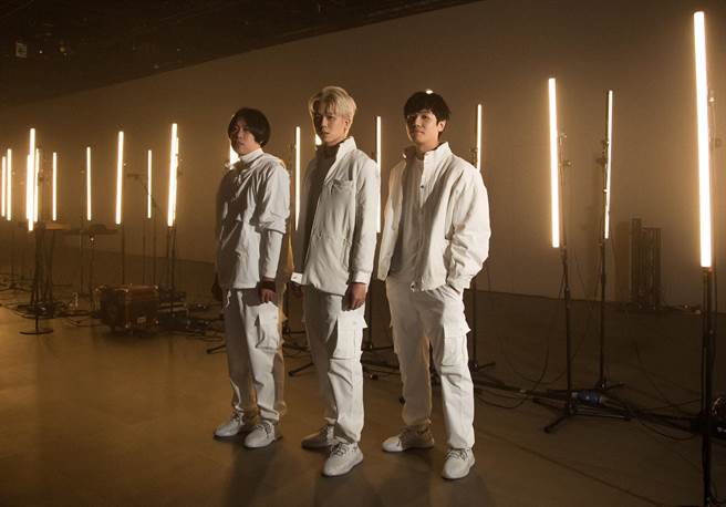 「眠脑」成军10周年举办LIVE展演。（黑市音乐提供）