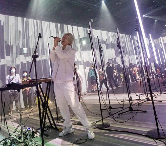 「眠脑」成军10周年举办LIVE展演。（黑市音乐提供）