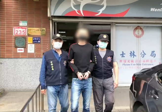 北市又传枪响！民宅遭轰7枪全弹孔 如芳明馆枪击翻版。(图/戴志扬翻摄)
