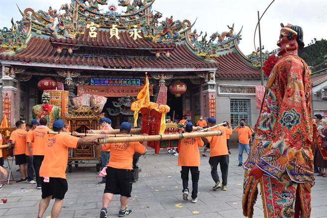 头份市永贞宫4月8妈祖巡庄遶境，7日一早正式展开。（谢明俊摄）