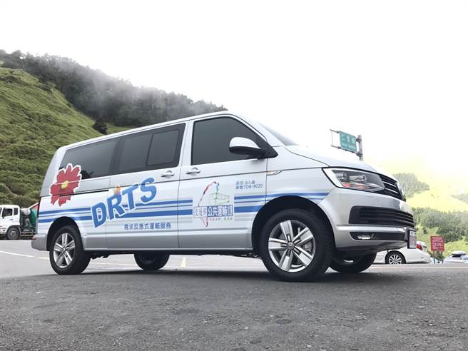 南投縣府輔導的「南投好好玩」旅遊電子商務平台，整合9人座小車服務，一人整天的接送費只要1399元，非常超值划算。（南投縣政府提供／盧金足南投傳真）