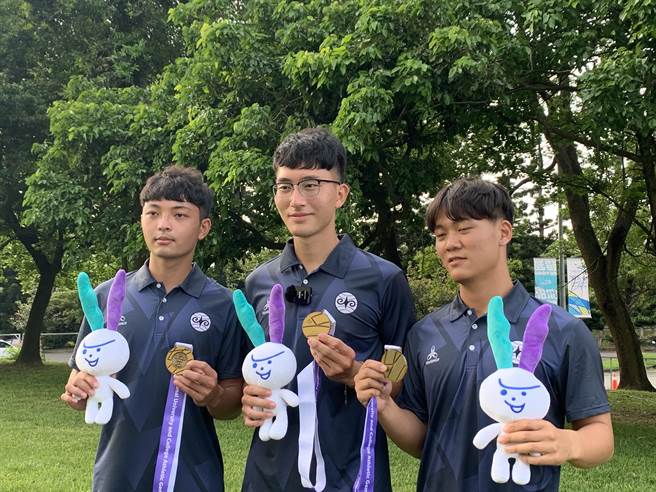 国立暨南国际大学射箭队在全国大专校院运动会拿到冠军，也是暨大校史第一面全大运射箭金牌。（国立暨南国际大学提供／卢金足南投传真）