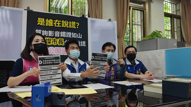 桃园市议员舒翠玲（左起）、徐其万、詹江村、梁为超要求桃园市长郑文灿道歉。（赖佑维摄）
