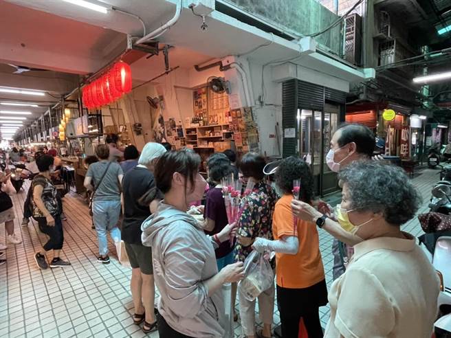 限量400份福袋秒杀完售。（柯宗纬翻摄）