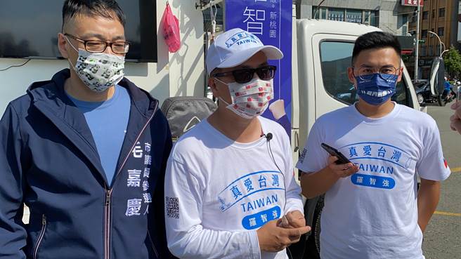 台北市議員羅智強今下午在中壢掃街，左起為中壢市議員參選人毛嘉慶、羅智強、發言人何元楷。（蔡明亘攝）