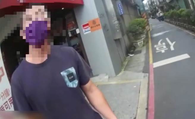 呂嫌在現場向警方謊稱遭搶，實為自導自演想要私吞詐騙贓款（警方提供）