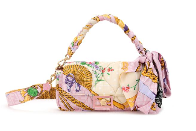 FENDI FENDACE膠囊系列 綁帶造型Baguette，價格店洽。（FENDI提供）