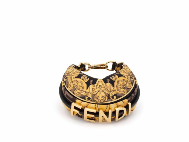 FENDI FENDACE膠囊系列 Nano Fendigraphy ，3萬8500元。（FENDI提供）