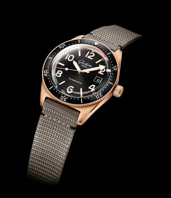 格拉苏蒂奢华版原创红金SeaQ潜水表，通过DIN和ISO两大专业认证潜水表的双重认证，75万元。（Glashutte提供）