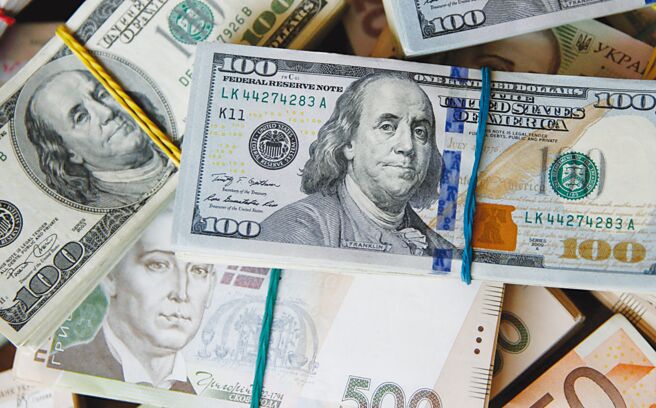 美元再展多头升势，也让美元指数可望迈向连续第5周收高纪录。其中美元兑日圆已连9周走高，周五升值到130.665日圆，逼近上周所创的20年高点。图／路透